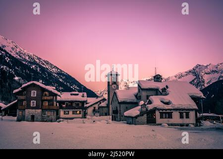 Villaggio di Pecetto sotto Monte Rosa, Italia Foto Stock