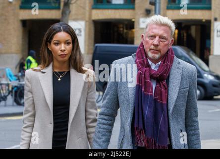 Sei volte vincitore del Grand Slam, Boris Becker al Southwark Crown Court con la ragazza, Lilian de Carvalho Monteiro, durante il suo processo fallimentare. Foto Stock