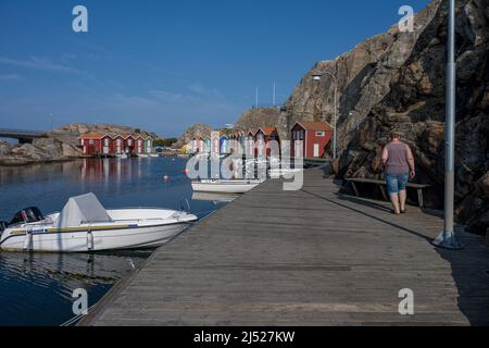 10 settembre 2021 - Smogen, Svezia: Le tradizionali barche della costa occidentale svedese attraggono turisti in questa regione dell'arcipelago Foto Stock