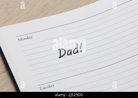 Nota di promemoria del papà in una pagina di diario Foto Stock