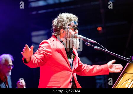 Verona, Italia. 28th Lug 2021. La band italiana Extraliscio in concerto dal vivo al Teatro Romano di Verona per 'e' bello perdersi tour' Foto Stock