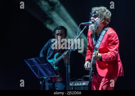 Verona, Italia. 28th Lug 2021. La band italiana Extraliscio in concerto dal vivo al Teatro Romano di Verona per 'e' bello perdersi tour' Foto Stock