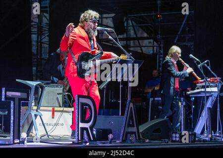 Verona, Italia. 28th Lug 2021. La band italiana Extraliscio in concerto dal vivo al Teatro Romano di Verona per 'e' bello perdersi tour' Foto Stock