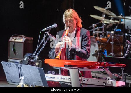 Verona, Italia. 28th Lug 2021. La band italiana Extraliscio in concerto dal vivo al Teatro Romano di Verona per 'e' bello perdersi tour' Foto Stock