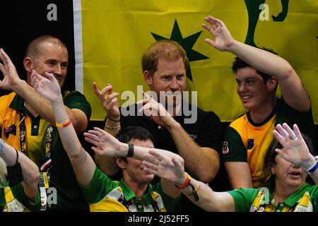 Il duca di Sussex durante il nuoto agli Invictus Games a Zuiderpark l'Aia, Paesi Bassi. Data foto: Martedì 19 aprile 2022. Foto Stock