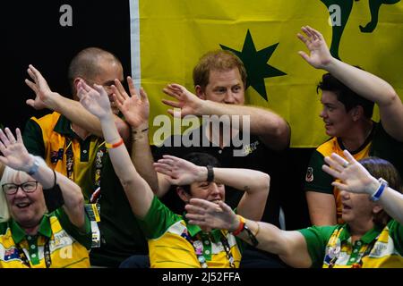 Il duca di Sussex durante il nuoto agli Invictus Games a Zuiderpark l'Aia, Paesi Bassi. Data foto: Martedì 19 aprile 2022. Foto Stock