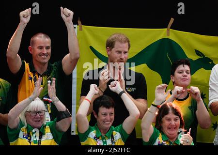 Il duca di Sussex durante il nuoto agli Invictus Games a Zuiderpark l'Aia, Paesi Bassi. Data foto: Martedì 19 aprile 2022. Foto Stock