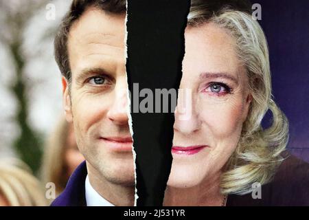 Manifesto della campagna lacerata dei due candidati alle elezioni presidenziali francesi Emmanuel Macron e Marine le Pen. Francia fratturata. 2022. Foto Stock