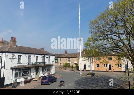 Il villaggio Maypole a Barwick in Elmet, West Yorkshire.Mayday celebrazioni sono ancora tenuti ogni 3 anni intorno al palo. Il palo è alto 86 piedi Foto Stock