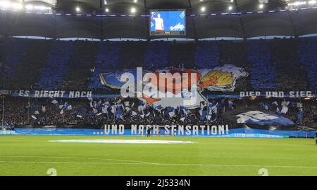 Città di Amburgo, Germania. 19th Apr, 2022. Primo: 04/19/2022 Fuvuball, 1st Bundesliga, stagione 2021/2022, DFB Pokal semifinali HSV Amburgo Amburgo, Amburgo, HSV Amburgo Amburgo Amburgo - SCF, SC Friburgo, Coreo Friburgo. HSV Hamburg Fans Credit: dpa/Alamy Live News Foto Stock