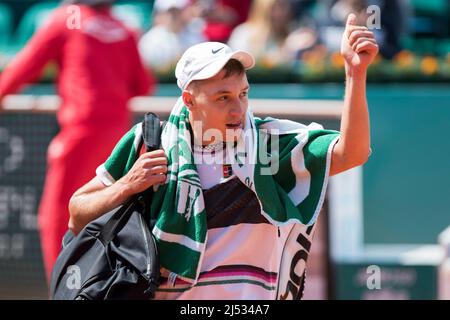 Belgrado, Serbia, 19th aprile 2022. Hamad Medjedovic della Serbia reagisce dopo la sconfitta durante il giorno due del torneo ATP 250 della Serbia Open al Novak Tennis Center di Belgrado, in Serbia. Aprile 19, 2022. Credit: Nikola Krstic/Alamy Foto Stock