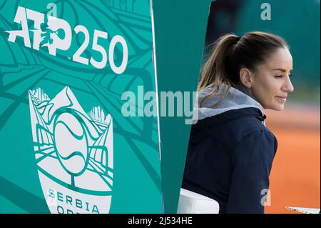 Belgrado, Serbia, 19th aprile 2022. Arbitro Marijana Veljovic di Serbia durante il secondo giorno del torneo ATP 250 della Serbia Open durante il secondo giorno del torneo ATP 250 della Serbia Open al Novak Tennis Center di Belgrado, in Serbia. Aprile 19, 2022. Credit: Nikola Krstic/Alamy Foto Stock