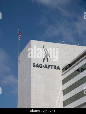 Los Angeles, CA, Stati Uniti d'America - 17 aprile 2022: Esterno dell'edificio SAG-AFTRA Labor Union sul viale Wilshire a Los Angeles, CA. Foto Stock