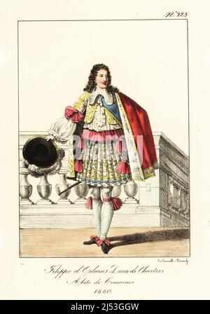 Philippe i, duca di Orléans, in abiti cerimoniali, 1660. in mantello scarlatto, gilet e gonne ricamate, manichetta e garter, spada da corte. Fratello minore di Luigi XIV di Francia. Philippe d'Orleans, Duc de Chartres. Costume de Ceremonie. Foto Stock