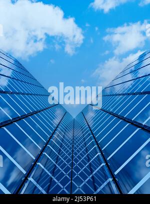 Moderno edificio immobiliare finanziario per imprese. rendering 3d Foto Stock