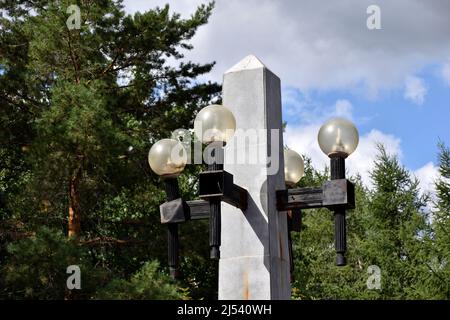 Luci di illuminazione nel parco della città Foto Stock