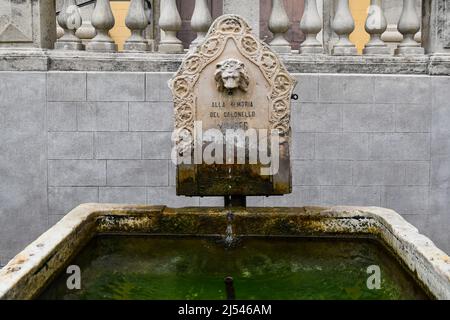 Particolare della fontana con bagno di marmo bianco, dono del colonnello inglese Momber, residente a Sanremo all'inizio del 20th secolo, Sanremo Foto Stock