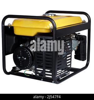 Generatore elettrico a benzina giallo, alternatore elettrico a corrente alternata, isolato su bianco. Foto Stock