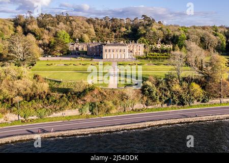 Bantry, West Cork, Irlanda. 19th Apr 2022. Il sole splinse su Bantry House & Gardens il martedì sera. La casa è la residenza della famiglia Shelswell-White dal 1765 circa. Credit: AG News/Alamy Live News. Foto Stock