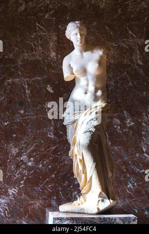 Antica Statua greca , Afrodite di Milos, Venere di Milo, 100 a.C., Alexandros di Antiochia, Museo del Louvre, Parigi Francia, Europa Foto Stock