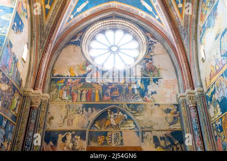 La Basilica di Santa Caterina d'Alessandria di Galatina è un monumento nazionale in stile romanico e gotico. Puglia, Italia. L'interno è completamente nuovo Foto Stock