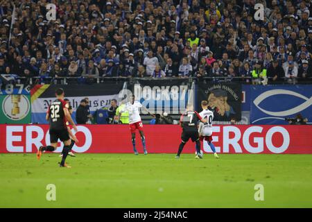 Città di Amburgo, Germania. 19th Apr, 2022. oden firo: 04/19/2022 Fuvuball, 1st Bundesliga, stagione 2021/2022, DFB Pokal semifinali HSV Amburgo, Amburgo, HSV Amburgo Amburgo Amburgo - SCF, SC Freiburg, Freiburger 1:3 EGO advertising board Credit: dpa/Alamy Live News Foto Stock