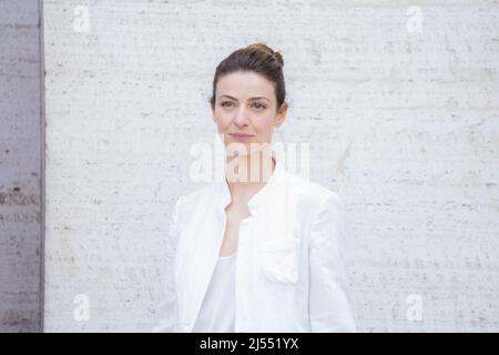 Roma, 20 aprile 2022 - l'attrice Barbara Ronchi partecipa alla fotocall per il film 'ulle nuvole' di Roma. Credits: Luigi de Pompeis/Alamy Live News Foto Stock