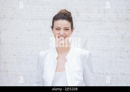 Roma, 20 aprile 2022 - l'attrice Barbara Ronchi partecipa alla fotocall per il film 'ulle nuvole' di Roma. Credits: Luigi de Pompeis/Alamy Live News Foto Stock