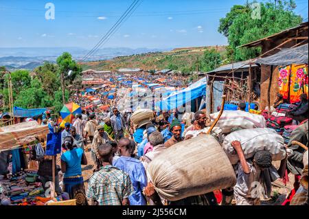 Affollato mercato Lalibela, Amhara Region, Etiopia settentrionale Foto Stock