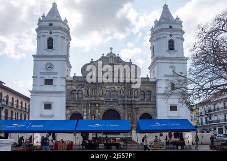 Cattedrale Basilica di Santa Maria la Antigua, Plaza Mayor, quartiere Vecchio (casco Viejo), Città di Panama, Provincia di Panama, Repubblica di Panama Foto Stock