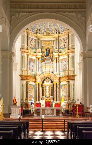 Altare interno nella Basilica Catedral Santa Maria la Antigua, Plaza Mayor, quartiere Vecchio (casco Viejo), Città di Panama, Provincia di Panama, Repubblica di Panama Foto Stock