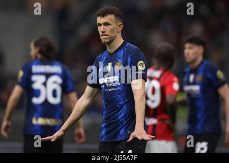 Milano, 19th aprile 2022. Ivan Perisic del FC Internazionale reagisce durante il match Coppa Italia a Giuseppe Meazza, Milano. Il credito d'immagine dovrebbe essere: Jonathan Moscrop / Sportimage Foto Stock