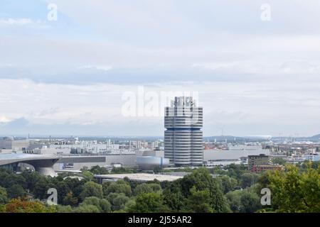 Vista dello stabilimento BMW, del museo BMW e della sede centrale BMW a Monaco, Baviera, Germania Foto Stock