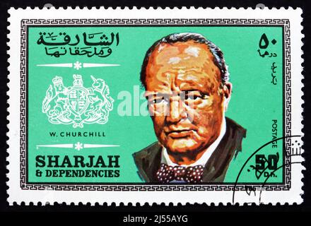 SHARJAH - CIRCA 1969: Un timbro stampato negli Emirati Arabi Uniti Sharjah mostra Winston Churchill, politico britannico, due volte primo Ministro del Regno Unito, circ Foto Stock