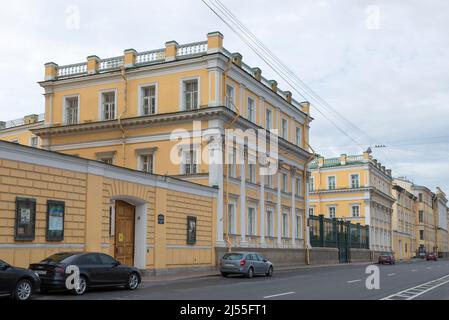 SAN PIETROBURGO, RUSSIA - 21 AGOSTO 2021: Il palazzo del classico della poesia russa Gavriil Romanovich Derzhavin sul terrapieno del fontank Foto Stock