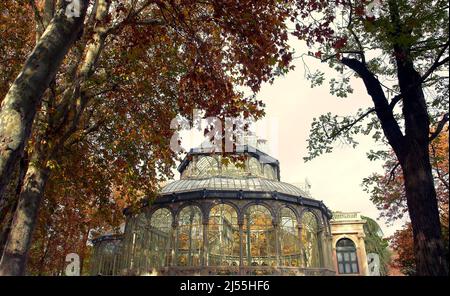 Particolare della facciata del Palacio de Cristal del Retiro a Madrid Foto Stock