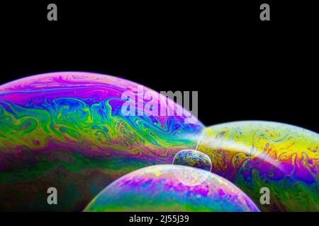 Astratto SOAP Bubble Macro in sfondo nero Wallpaper Foto Stock