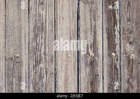 Sfondo da un muro fatto di assi verticali di legno Foto Stock