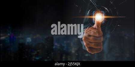 Businessman mano utilizzando l'identificazione delle impronte digitali per accedere ai dati finanziari personali, Fingerprint scan fornisce accesso di sicurezza con l'identificativo biometrico Foto Stock