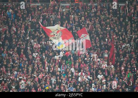 Red Bull Arena, Lipsia, Germania. 20th Apr 2022. Tifosi prima di RB Leipzig contro FC Union Berlin, DFB-Pokal semifinale alla Red Bull Arena, Lipsia, Germania. Kim Price/CSM/Alamy Live News Foto Stock