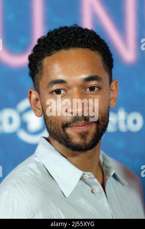 Colonia, Germania. 20th Apr 2022. L'attore Benito Bause arriva alla prima della seconda stagione della serie drammatica 'All You Need'. Credit: Henning Kaiser/dpa/Alamy Live News Foto Stock