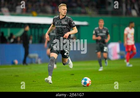 Red Bull Arena, Lipsia, Germania. 20th Apr 2022. Timo Baumgartl di Union Berlin controlla la palla durante RB Leipzig contro il FC Union Berlin, DFB-Pokal semifinale alla Red Bull Arena, Lipsia, Germania. Kim Price/CSM/Alamy Live News Foto Stock