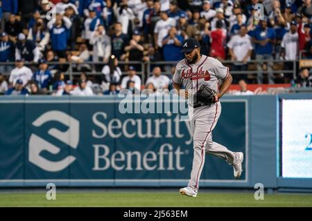 Il lanciatore di sollievo di Atlanta Braves Kenley Jansen (74) entra nel gioco nella sua prima apparizione contro i Los Angeles Dodgers durante una partita MLB, Martedì, A. Foto Stock