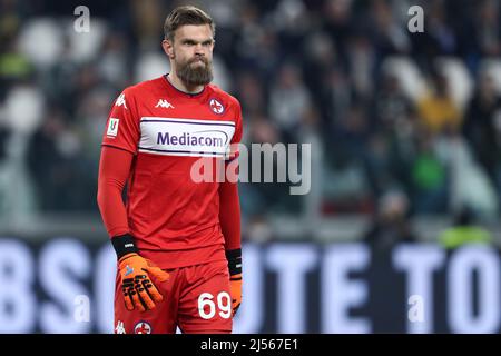 Torino, Italia, 20 aprile 2022, , Bartlomiej Dragowski dell'AFC Fiorentina si presenta durante la semifinale Coppa Italia a 2nd manche tra Juventus FC e ACF Fiorentina allo Stadio Allianz il 20 aprile 2022 a Torino. Foto Stock