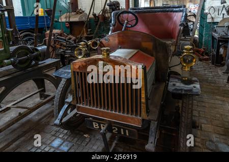 1907 SHEW car BR 211, Beamish Motor and Cycle Works al Beamish Open Air Museum, vicino Stanley nella contea di Durham Foto Stock