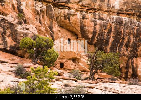 La ruina di granito a due piani è una ruina di Puebloan ancestrale degli Indiani d'America nel Ruin Park, nel sud-est dello Utah. Era un granaio per immagazzinare fagioli secchi A. Foto Stock