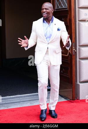 Pasadena, Stati Uniti. 20th Apr 2022. PASADENA, LOS ANGELES, CALIFORNIA, USA - APRILE 20: L'attore americano Terry Crews arriva alla stagione 17 Kick-off Red Carpet della NBC 'America's Got Talent' che si tiene presso l'Auditorium civico di Pasadena il 20 Aprile 2022 a Pasadena, Los Angeles, California, Stati Uniti. (Foto di Xavier Collin/Image Press Agency) Credit: Image Press Agency/Alamy Live News Foto Stock