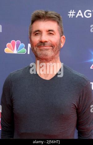 Pasadena, CA. 20th Apr 2022. Simon Cowell agli arrivi per L'AMERICA GOT TALENT Season 17 Kick-off Red Carpet, Pasadena Civic Auditorium, Pasadena, CA 20 aprile 2022. Credit: Priscilla Grant/Everett Collection/Alamy Live News Foto Stock