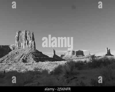 Monument Valley, Arizona, nella Navajo Indian Nation, vicino all'angolo nord-orientale del confine con lo Utah, Arizona. Oljato - Monumento Valle Foto Stock