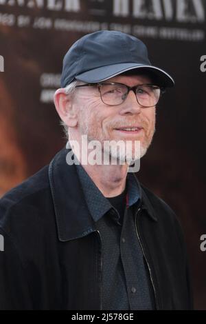 Hollywood, Stati Uniti. 20th Apr 2022. Ron Howard partecipa alla prima di FX 'Under the Banner of Heaven' all'Hollywood Athletic Club il 20 aprile 2022 a Hollywood, California. Foto: Crash/imageSPACE/Sipa USA Credit: Sipa USA/Alamy Live News Foto Stock